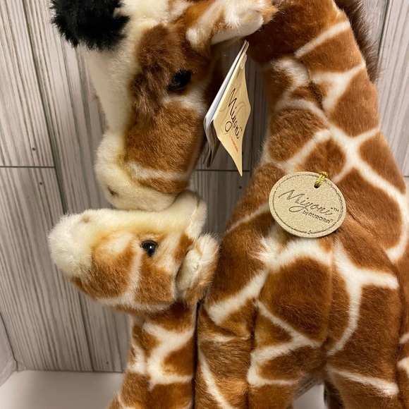 Aurora Miyoni Giraffe Plush - Picture 2 of 7